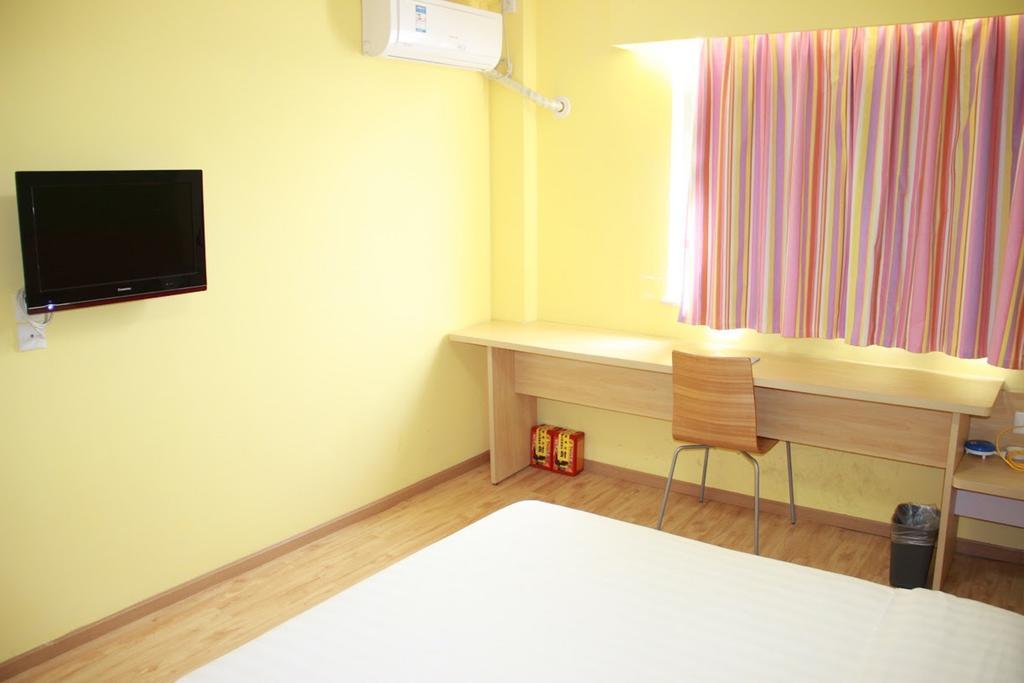 7Days Inn Foshan Qiandeng Lake Nangui Road Subway Station Екстериор снимка